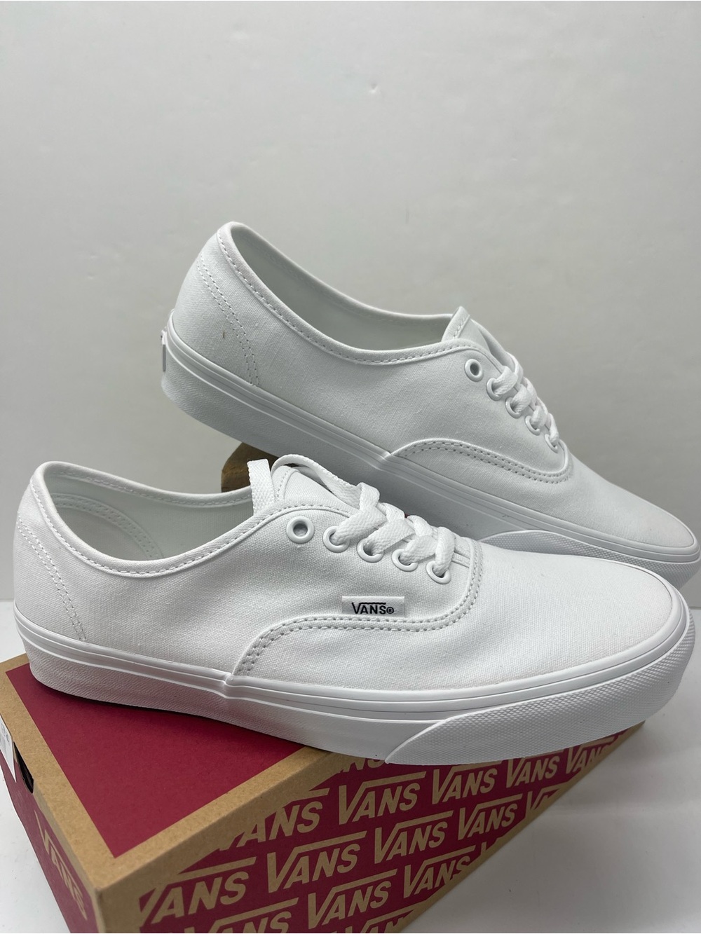 Vans WMNS Authentic True White
VN000EE3W00 Sneakers
Low-Top Canvas - Picture 8 of 16